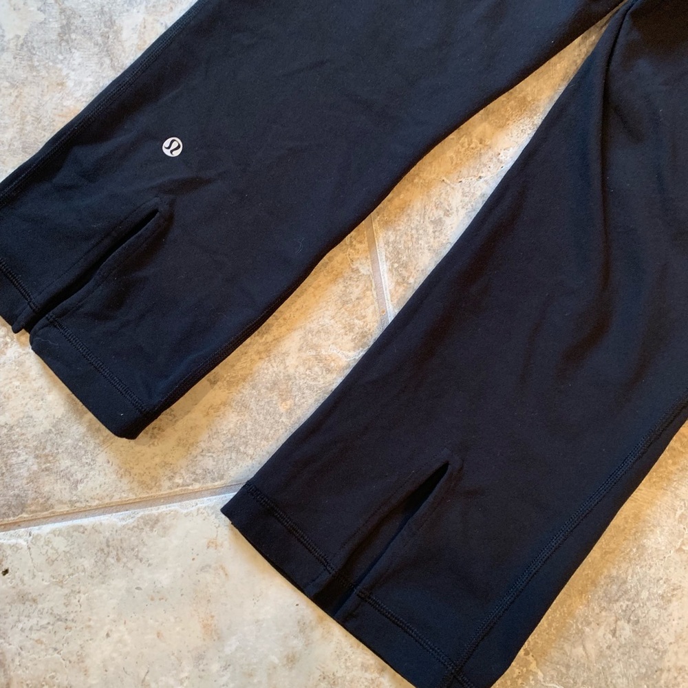 lululemon- Gather and Crow crop - Size 8